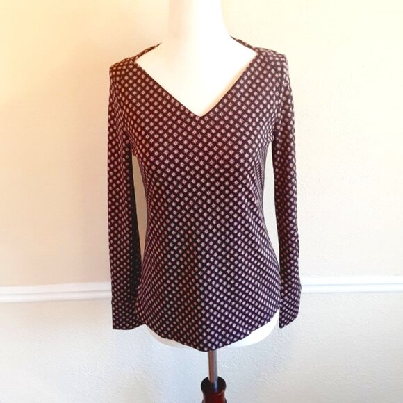 Ann Taylor Fitted Black & Rose V Neck Blouse XSP - Picture 1 of 12